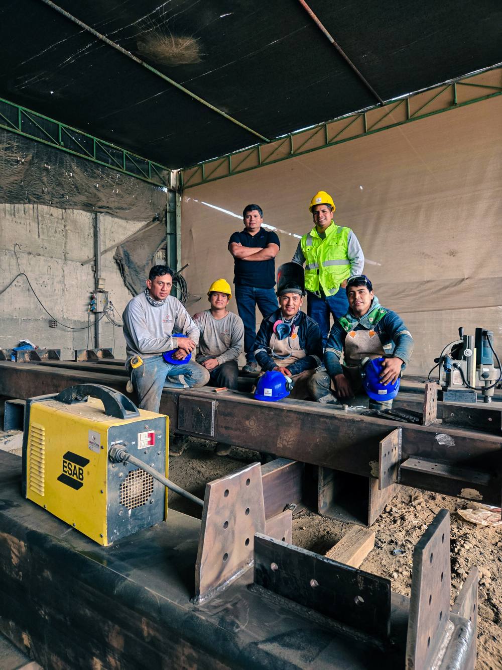 equipo de fabricacion de estructuras metalicas