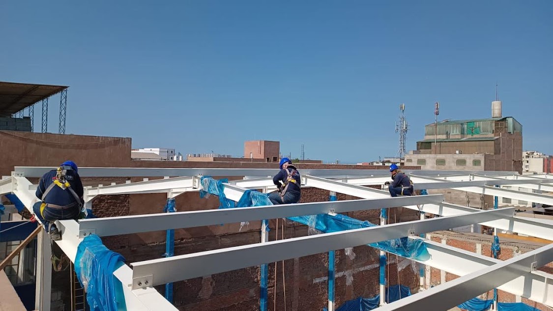 instalación de techo metalico para industria