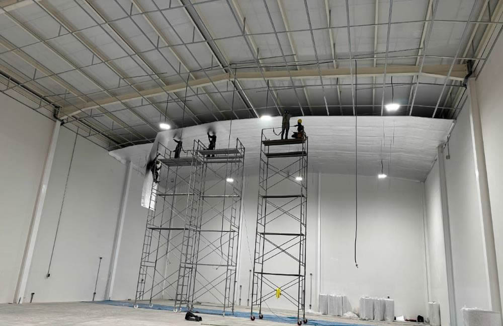 instalaci&oacute;n de techo t&eacute;rmico en nave industrial